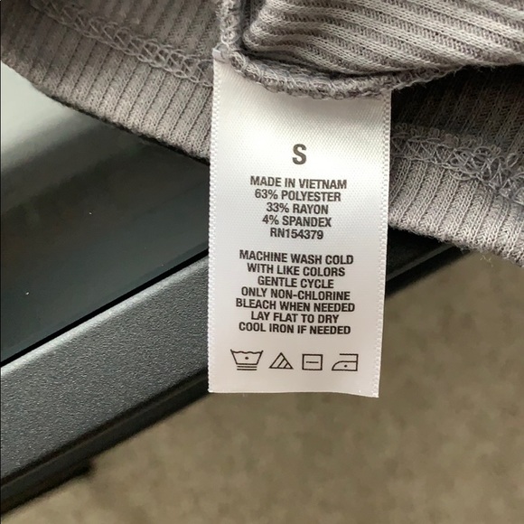 Gray top - Picture 4 of 4